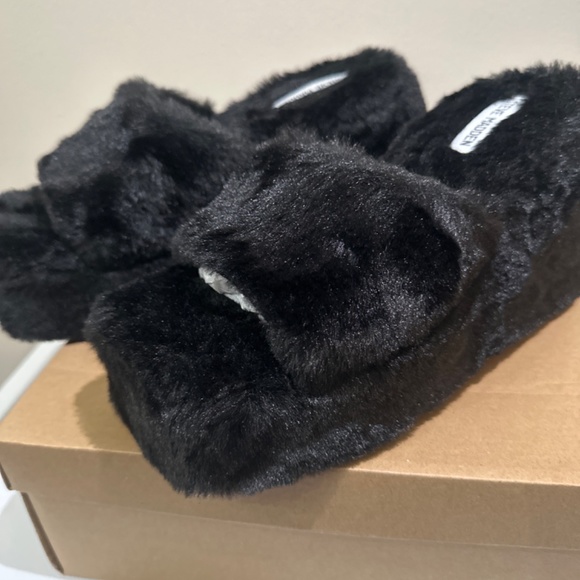 Shoe - Picture 2 of 5